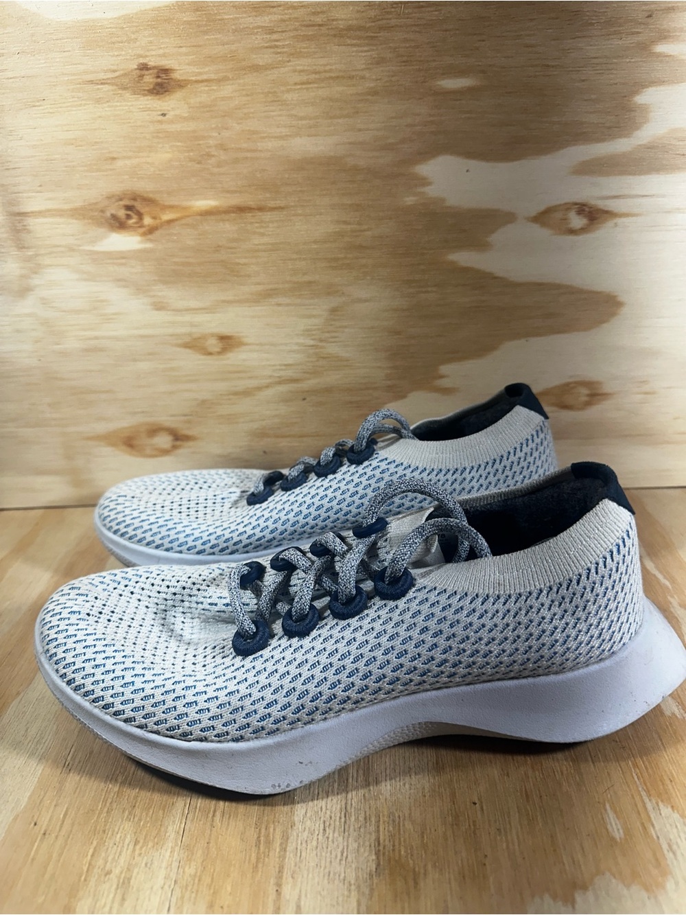 Allbirds White and Blue Knit Athletic Shoes Women’s Size 8